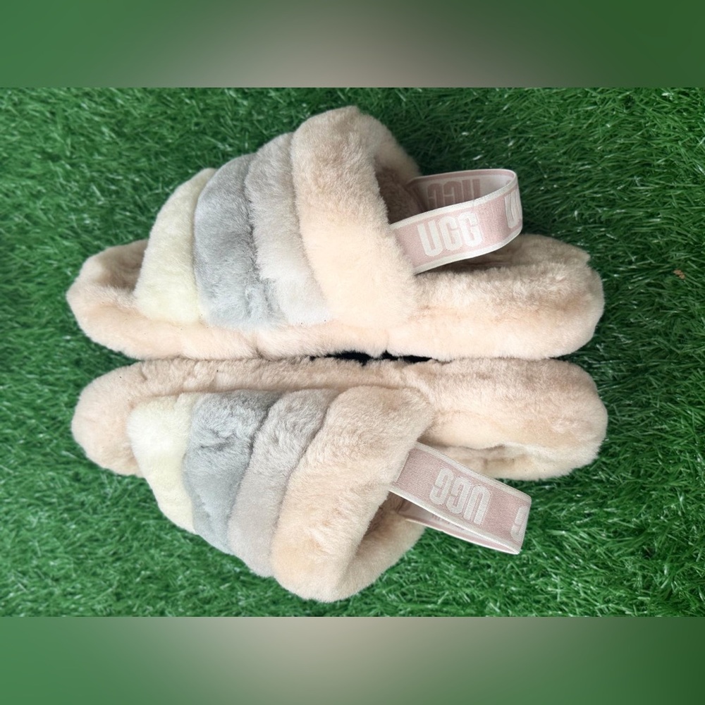 UGG Kids Fluffy Slippers in Cream and Gray Size 4